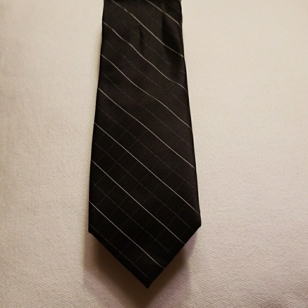 Calvin Klein Slim 100% Silk Mens Neck Tie